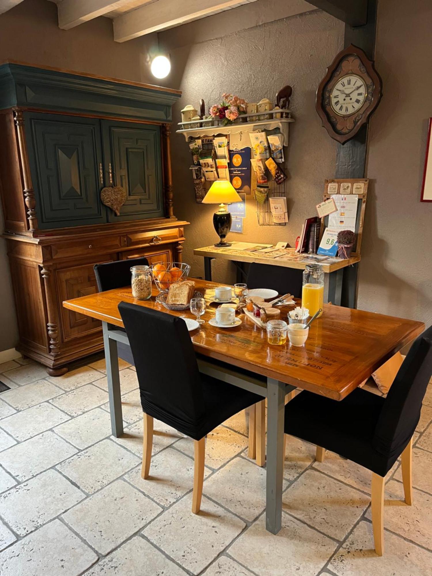 Chambres Et Gite Peyroutas " Camille" Vignonet St Emilion Exterior foto